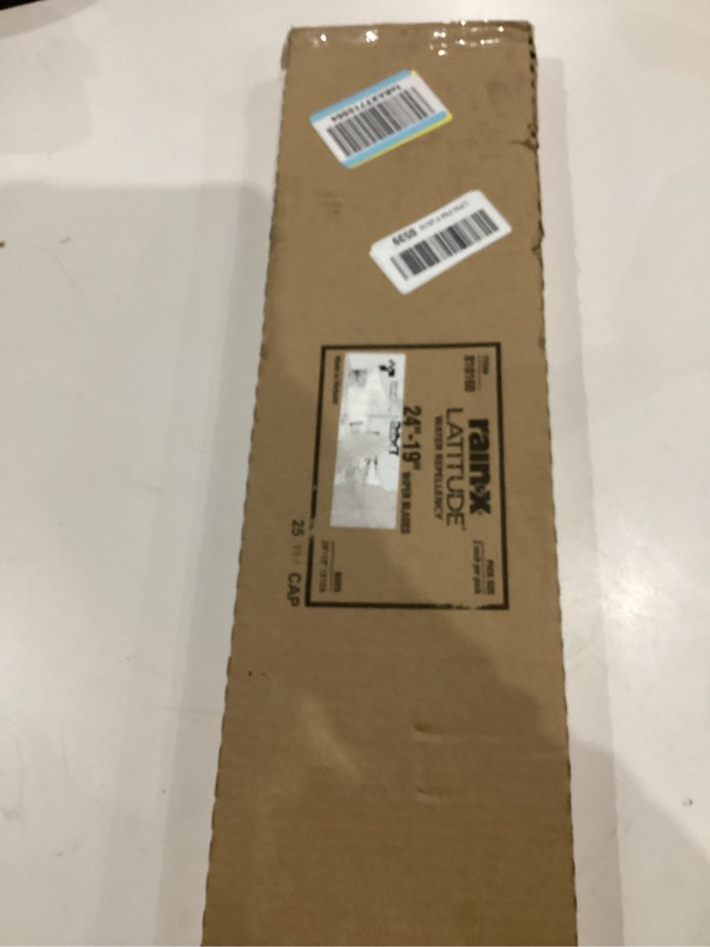 Condition photo showing New/Like New for rain-x 810160 latitude 2-in-1 water repellent wiper blades, 24" and 19" windshield wipers (pack of 2), automotive replacement windshield wiper blades with patented rain-x water repellency formula 24" and 19" latitude