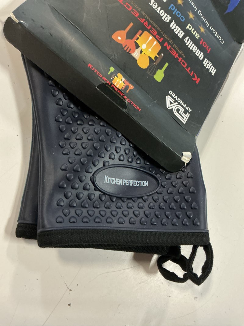 Condition photo showing Good Condition for kitchen perfection silicone smoker oven gloves -extreme heat resistant bbq gloves -handle hot food right on your smoker grill fryer pit|waterproof oven mitts grill gloves |superior value set+3 bonuses royal blue one size fits most