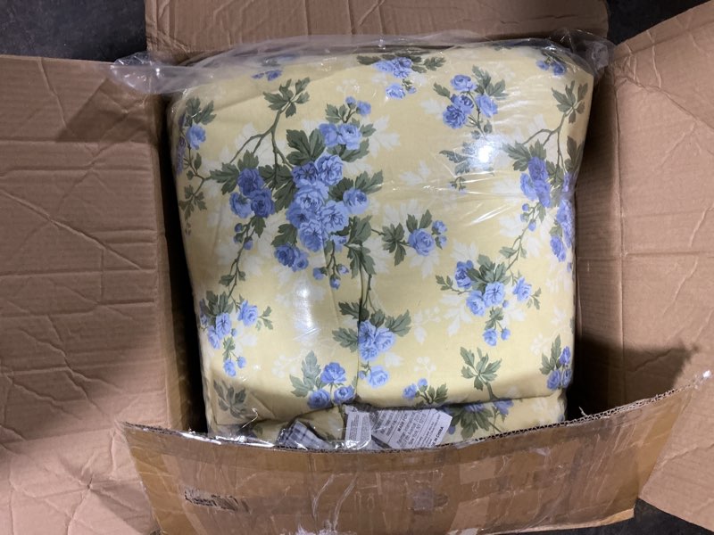 Condition photo showing Good Condition for cassidy 3-piece yellow cotton twin bonus duvet cover set