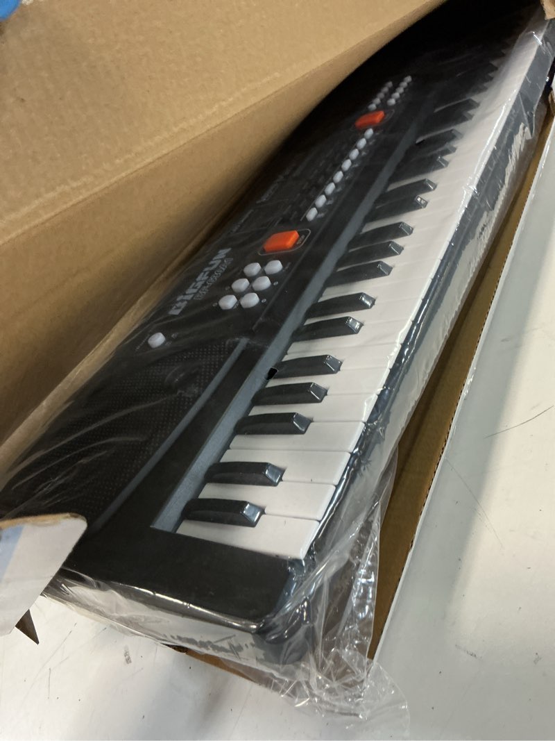 Condition photo showing Good Condition for LeeQee Digital Keyboard Piano for Kids & Beginners, 61 Keys Multifunction Electric Piano Keyboard with Microphone, Educational Instrument Musical Toy for 3-12 Years Old Boys Girls (Black)