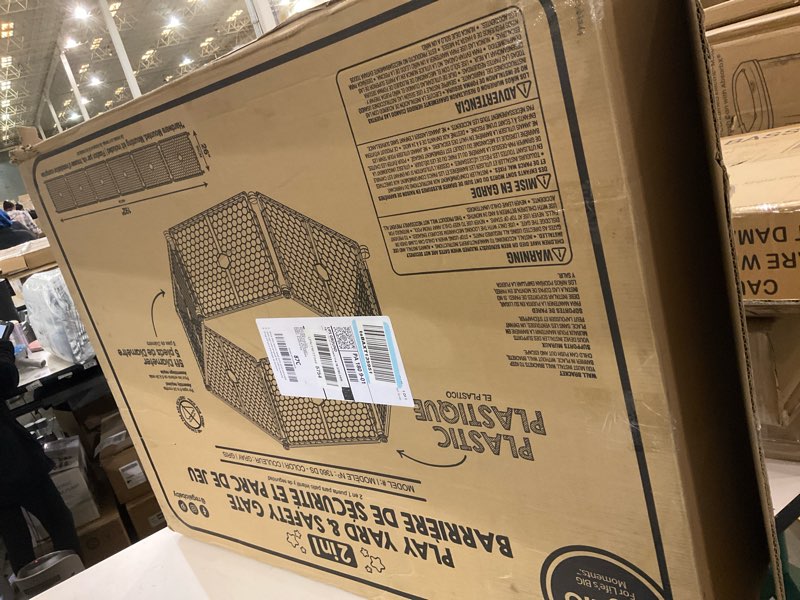 PLAY YARD & SAFETY GATE 