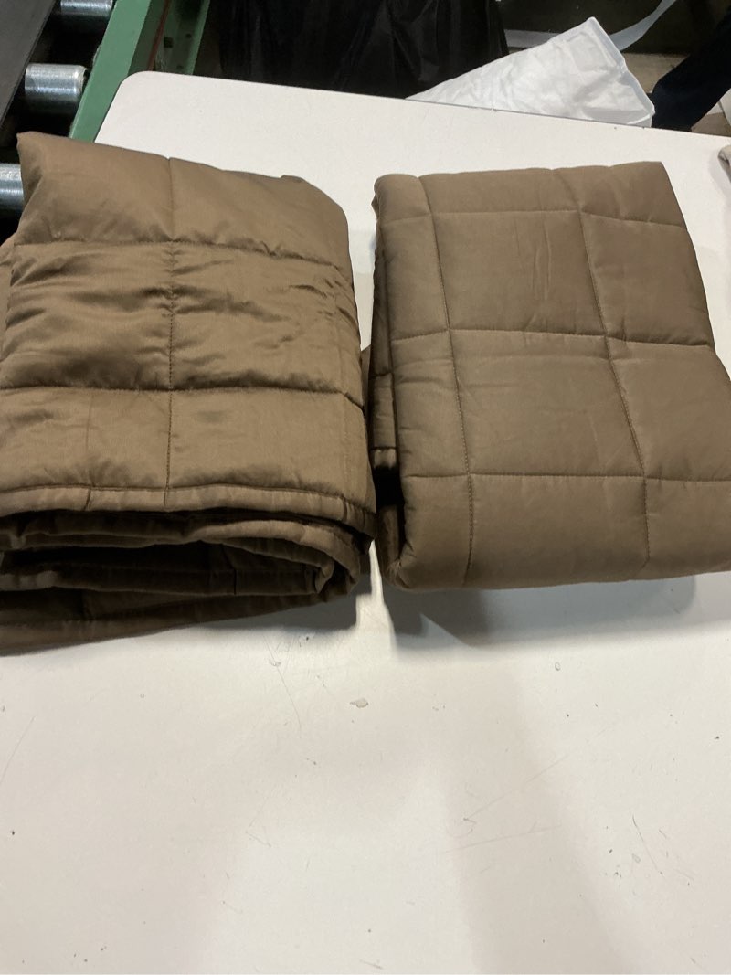 Condition photo showing Good Condition for quince king quilted sham 20 in x 36 in 51 cm x 91 cm brown