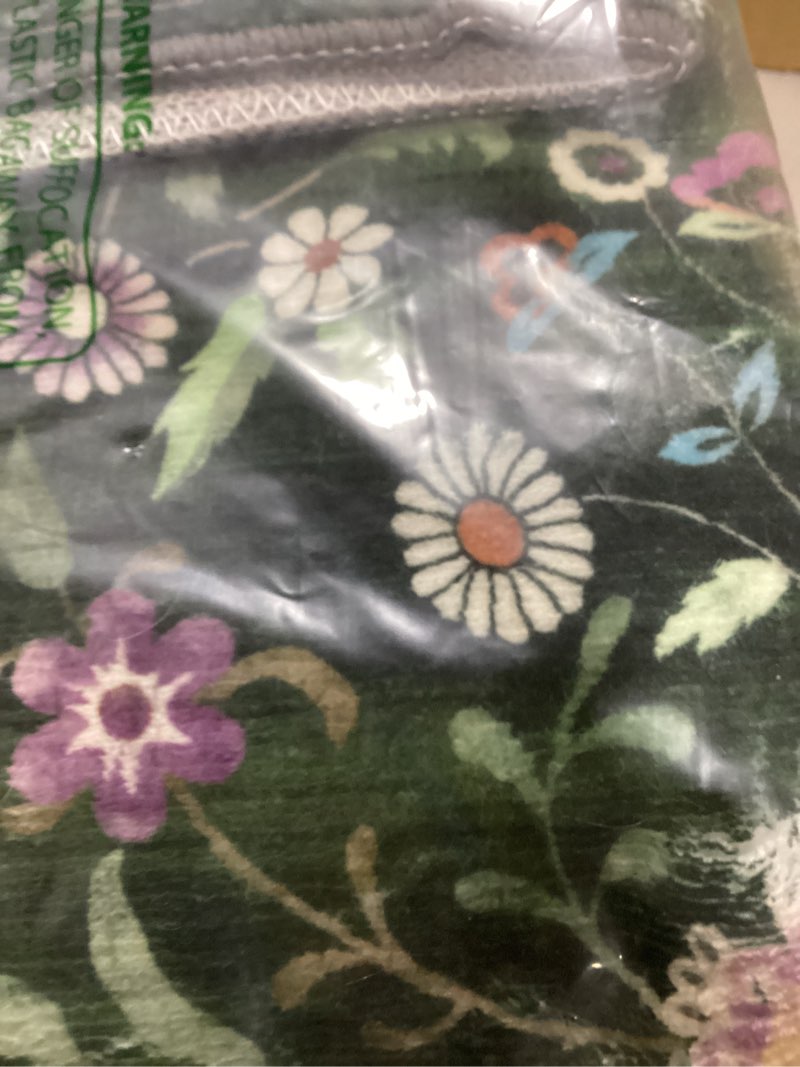 Condition photo showing Good Condition for yamaziot washable runner rug 2x8 – boho non slip floral hallway runner rug with rubber backing, low pile distressed carpet for kitchen, laundry, bedroom, entrance, colorful green