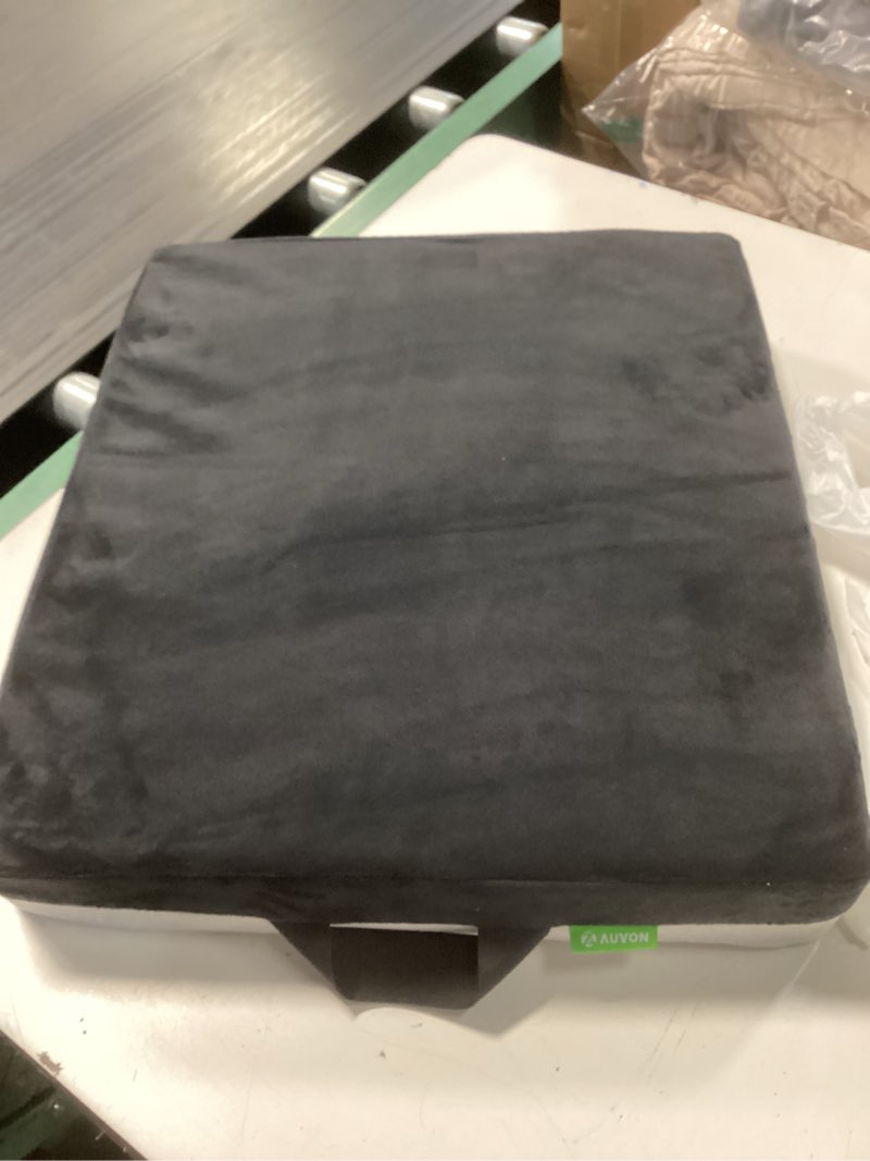 Condition photo showing Good Condition for auvon ventilation seat cushion with innovation heat dissipation design, anti-bedsore wheelchair cushion with supportive memory foam, waterproof & anti-slip cover, improve lower back & tailbone comfort black