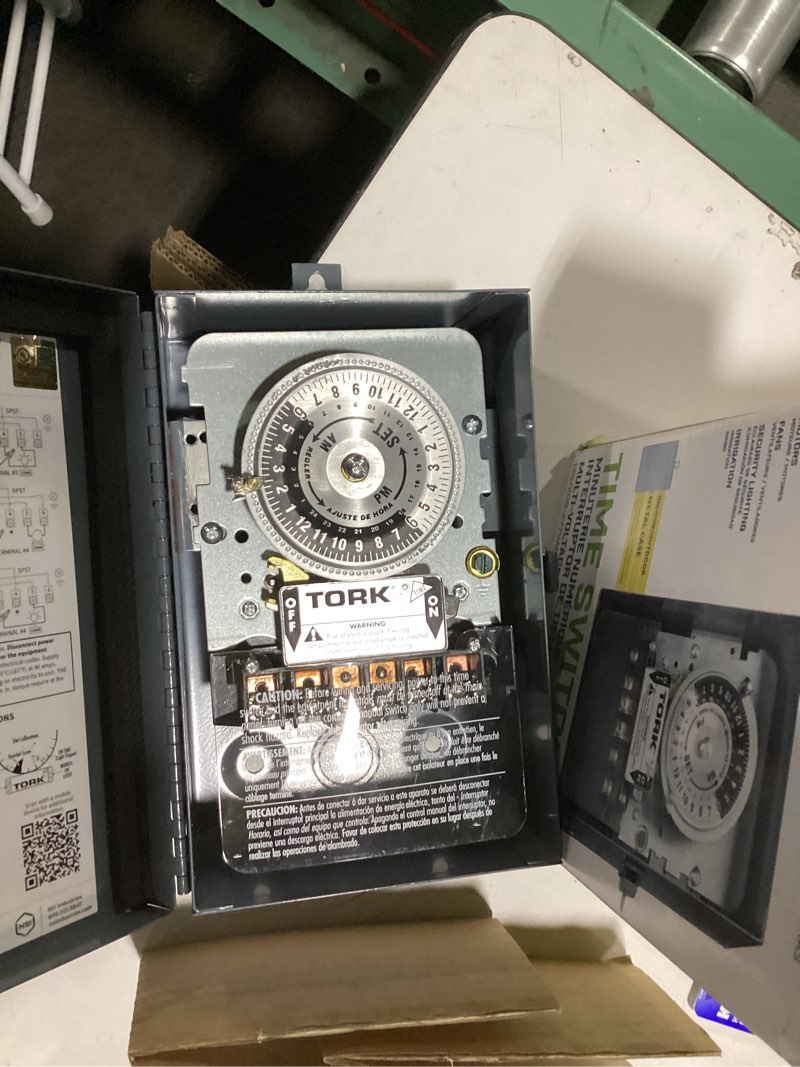 Condition photo showing Good Condition for tork 40-amps 120/277-volt in-wall lighting timer
