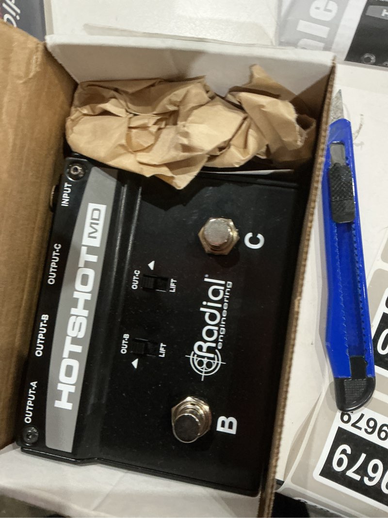 Condition photo showing Good Condition for radial hotshot md dynamic microphone switcher