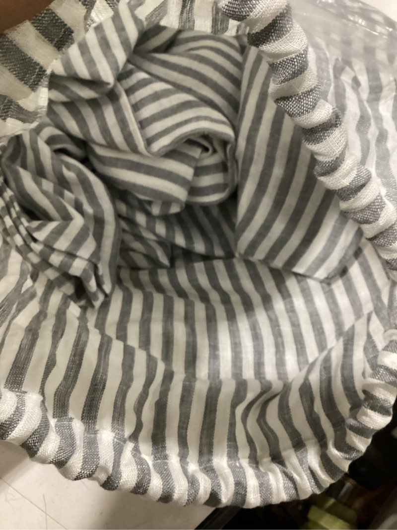 Condition photo showing Good Condition for linen sheet set green stripped quince