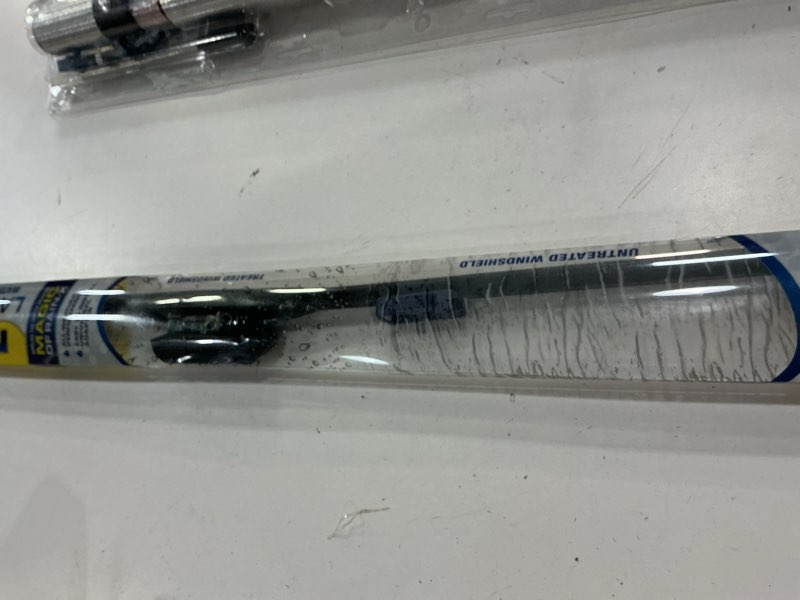 Condition photo showing Good Condition for rain-x 5079282-2 latitude 2-in-1 water repellent wiper blades, 28 inch windshield wipers (pack of 1), automotive replacement windshield wiper blades with patented repellency formula 28" latitude