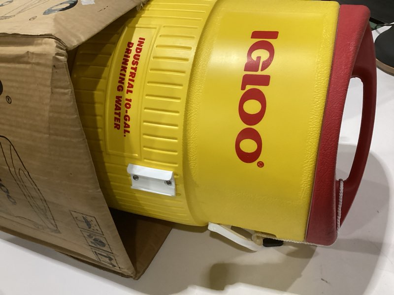 Condition photo showing Good Condition for igloo 400 series water cooler, 10 gal, 16 dia x 23.5 h, /red