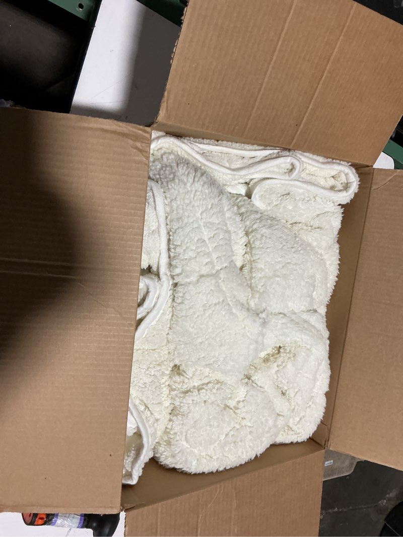 Condition photo showing Good Condition for uttermara weighted blanket for adults queen size 15lbs 60x80 inches, dual sided soft jacquard sherpa weighted blankets, thick heavy blanket for sleeping and calming, cream white cream 60"x80" 15lbs