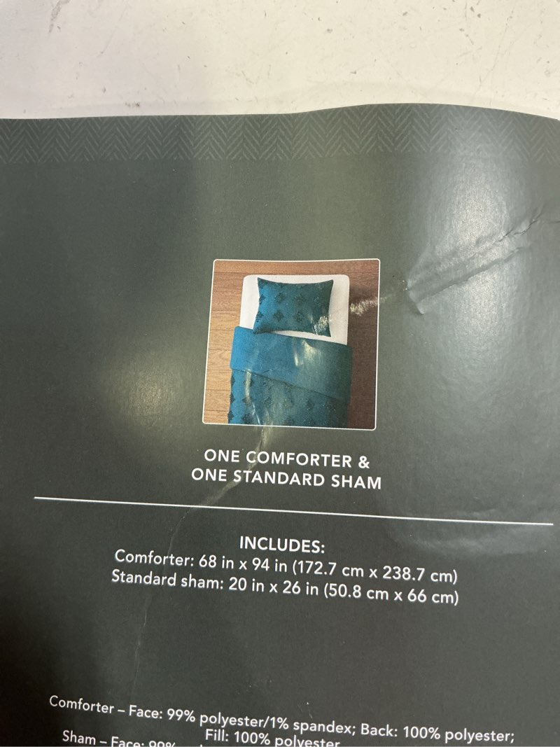 Condition photo showing Good Condition for wrensonge king size comforter set with sheets - 3 pieces emerald green tufted bed in a bag king shabby chic bedding sets with 1 comforter, 2 sheets, 2 pillowcases & 2 shams emerald green 7pcs-king(102\"*90\")