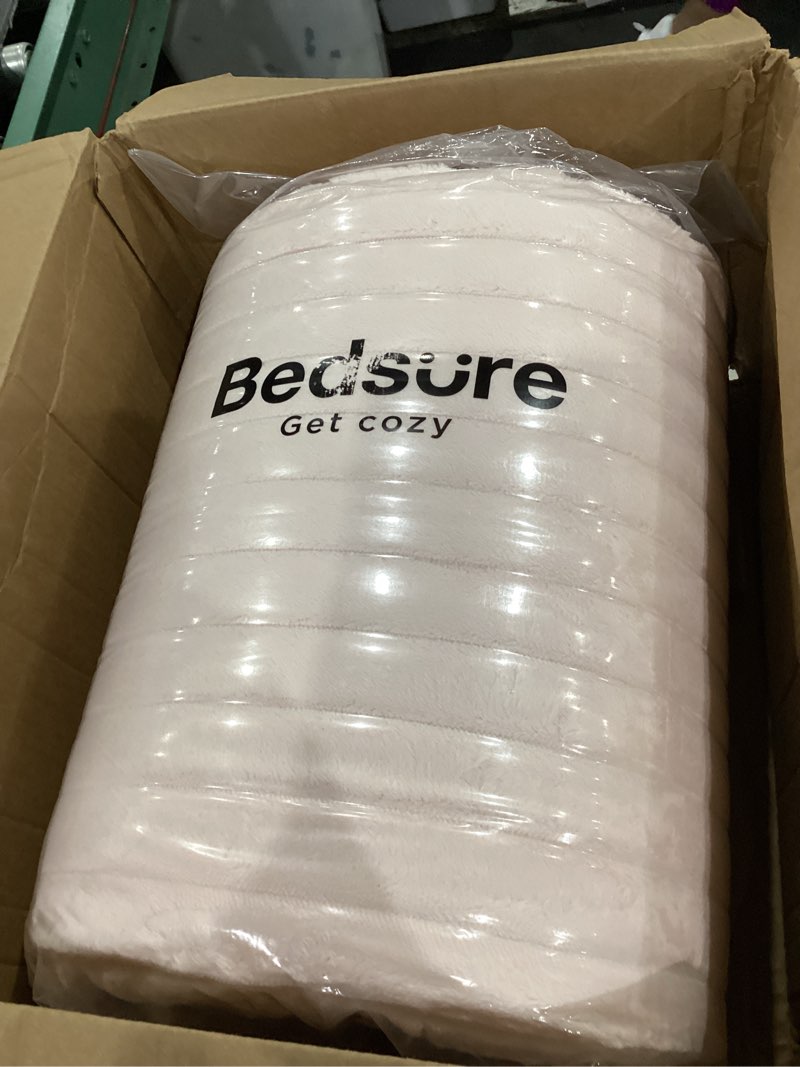 Condition photo showing Good Condition for bedsure king fluffy comforter set - gentlesoft 3 pieces luxury fleece cream white bedding, cozy room decor aesthetic, 1 king bed comforter (104"x90") and 2 pillowcases (20"x36") king (104" x 90") 01 - cream white
