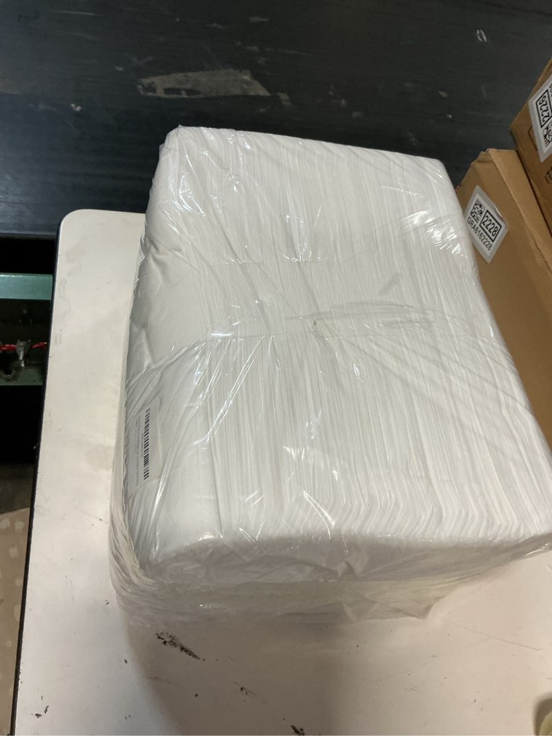 Condition photo showing New/Like New for disposable massage table sheets 31.5" x 74.9" 100pcs -massage bed cover - non-woven fabric oil-waterproof,comfortable, thick and durable, soft, latex-free, disposable waterproof sheets (white)