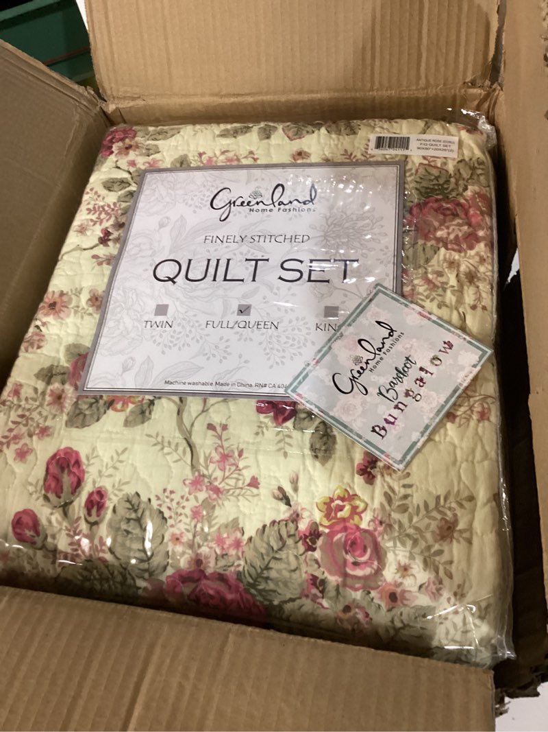 Condition photo showing New/Like New for greenland home antique rose full/queen quilt set, ecru ecru full/queen (3 piece)
