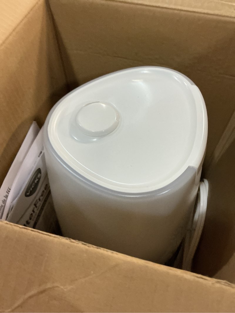Condition photo showing Good Condition for Vicks FilterFree Plus Cool Mist Plus Humidifier (VUL565), Medium Room –Filter-Free Cool Mist Humidifier for Baby, Kids and Adult Rooms, Works with Vicks VapoPads