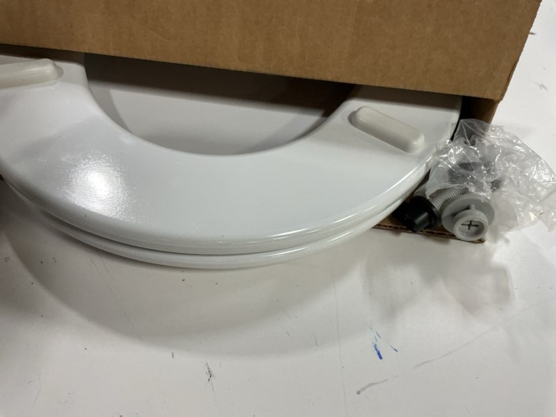 Condition photo showing Good Condition for bemis round enameled wood toilet seat in cotton white with easy•clean hinge