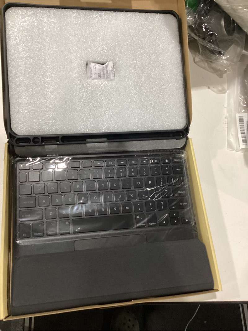 Condition photo showing New/Like New for chesona for ipad air 11 inch case with keyboard m3/m2 (2025/2024), 7-color backlight, multi-touch trackpad, 2 wireless channels, for ipad pro 11 (4th/3rd/2nd/1st gen) & ipad air 5th & 4th gen, black