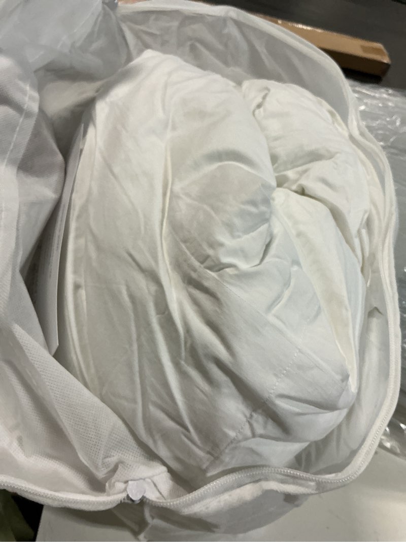 Condition photo showing Good Condition for premium down alternative comforter color: white size: king/cal king