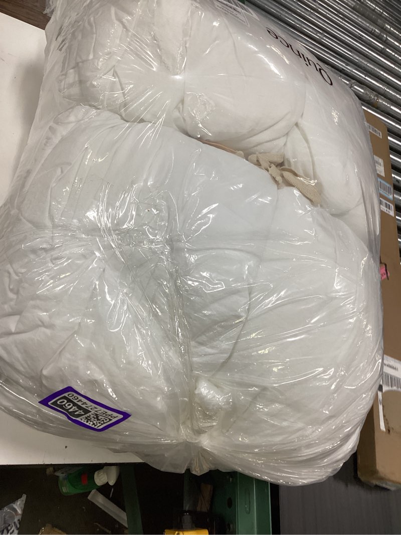 Condition photo showing Good Condition for cotton pintuck comforter, king/cal king, white