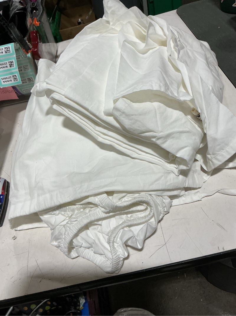 Condition photo showing Good Condition for white organic brushed cotton sheet set, cal king