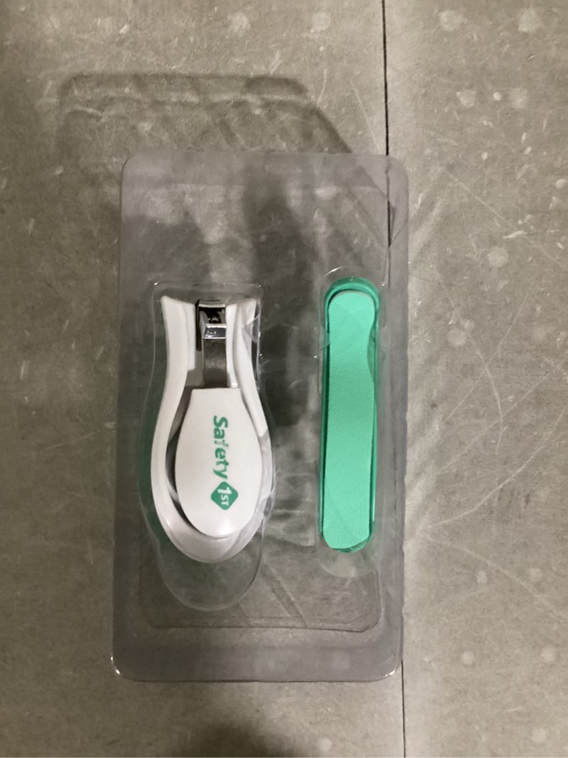Condition photo showing Good Condition for safety 1st light zoom nail clippers