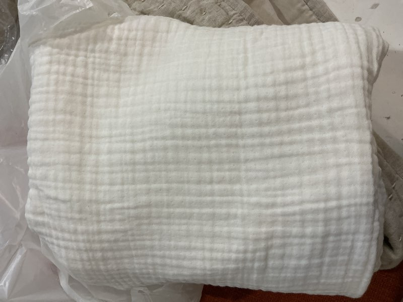 Condition photo showing Good Condition for quince organic cotton gauze sham set ( 20*26 inch)