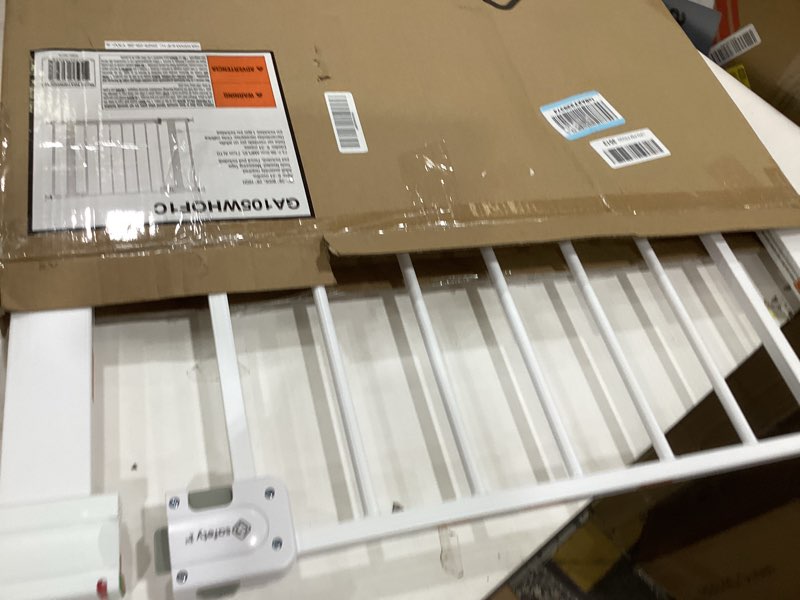 Condition photo showing Good Condition for Safety 1st Easy Install Walk Thru Baby Gate for Doorway With Door, Dog Gates, Fits 29"-38", Easy Install 28" Tall, White 1-Pack 29" to 38" Wide x 28" Tall White