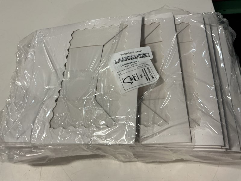 Condition photo showing Good Condition for qiqee auto-pop up cookie box with window 9x6x2.5 inch white 50pcs pastry macaron bakery pie box for packaging 9x6x2.5, 50pcs, white