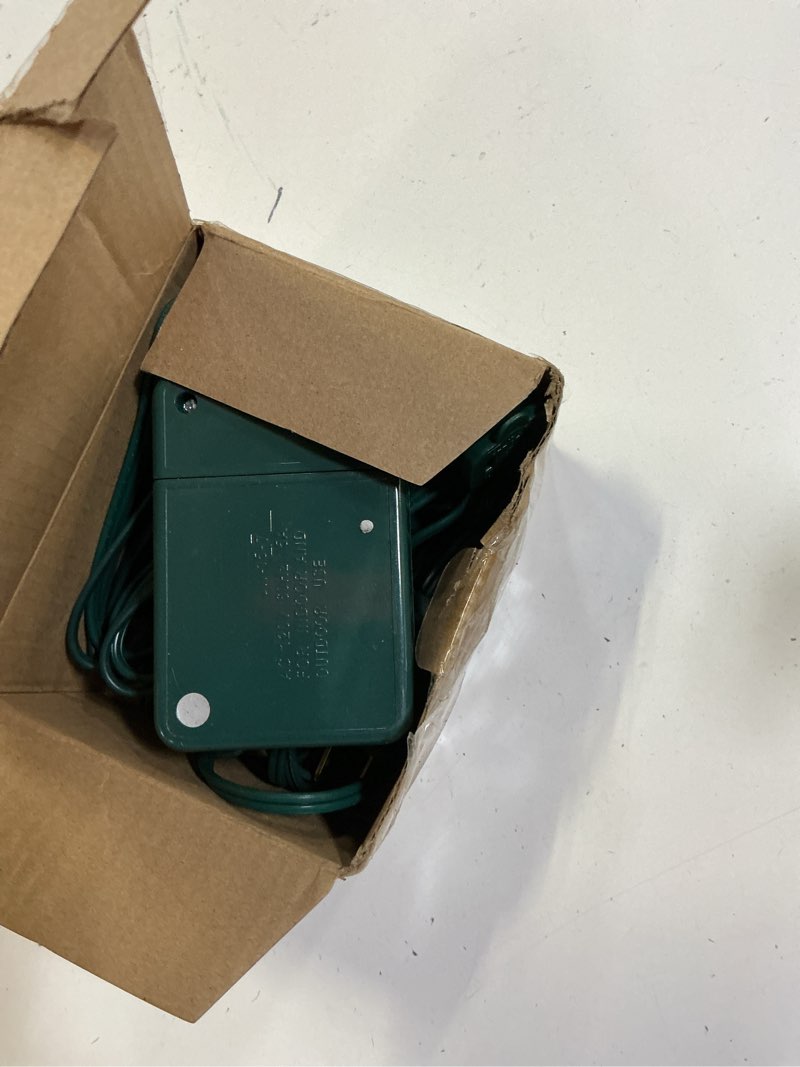 Condition photo showing Good Condition for 4 channel chase christmas light controller, high power 1.25a 147w per channel, ip44 waterproof christmas light flasher plug with 8 functions, memory function, push button for indoor outdoor