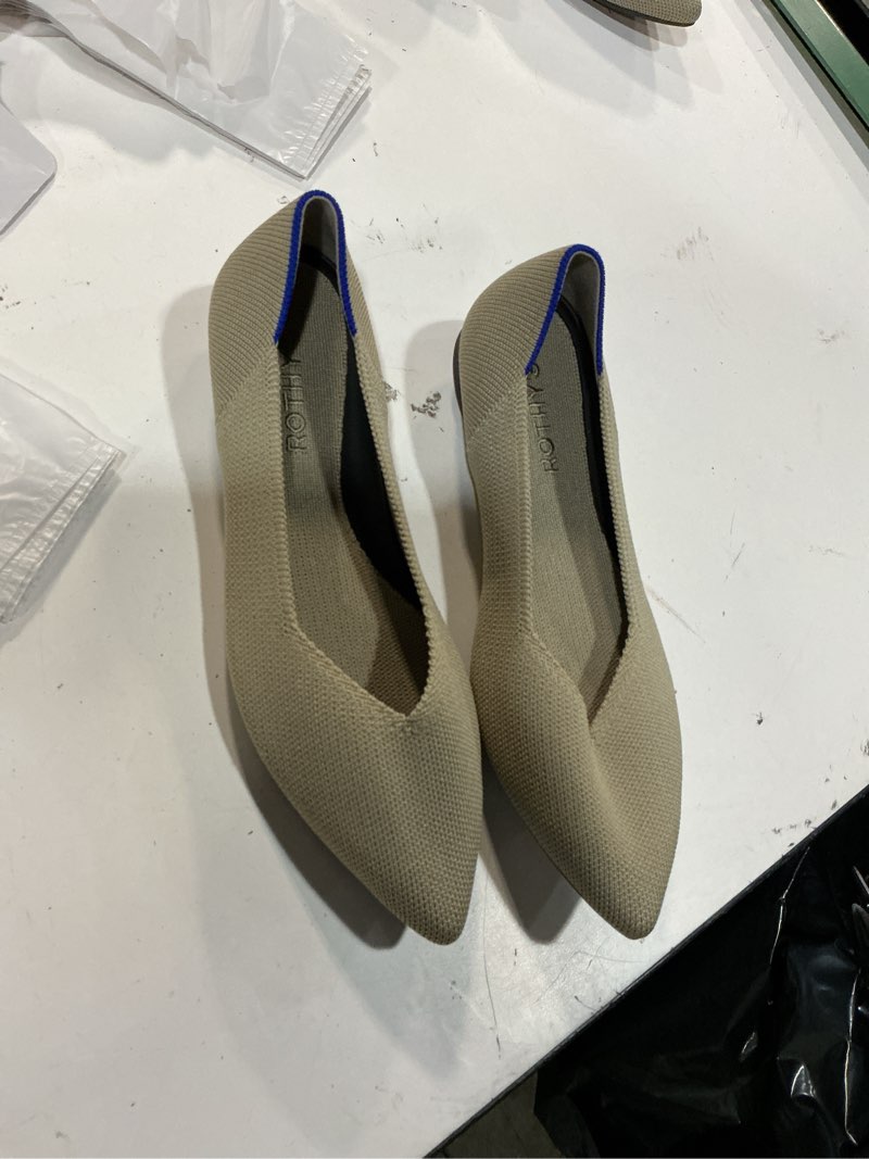 Condition photo showing Good Condition for rothys the point - woman’s gray flats - size: 7
