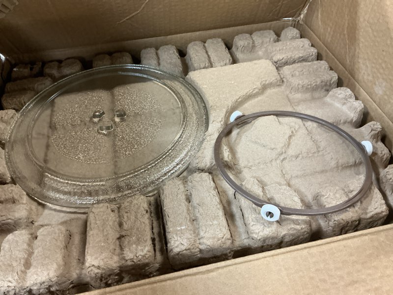 Condition photo showing Good Condition for mainstays 0.7 cubic foot microwave 700 watts, white