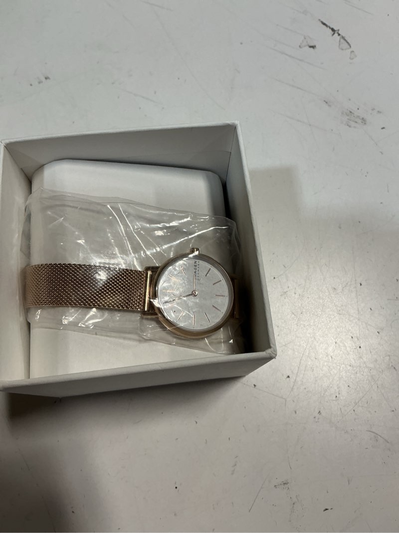Condition photo showing New/Like New for skagen signatur lille minimalist watch for women 30mm rose gold mesh