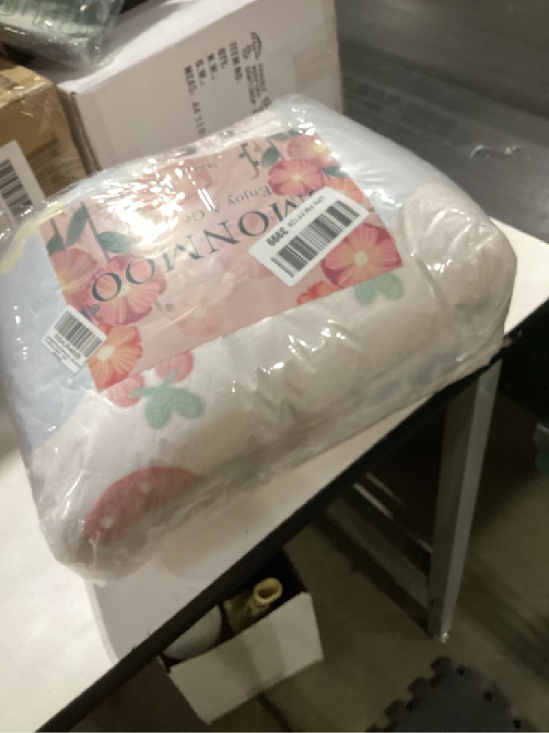 Condition photo showing New/Like New for Pink Duvet Cover Queen, Bunny Cake Kawaii Bedding Sets, Ultra Soft Cute Fluffy Comforter Covers Set for Girls Kids Women Teen(Cake, Queen) Queen Cake