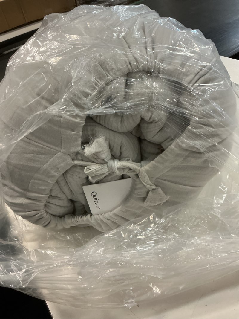 Condition photo showing Good Condition for organic cotton gauze duvet cover set, king/cal king, light grey