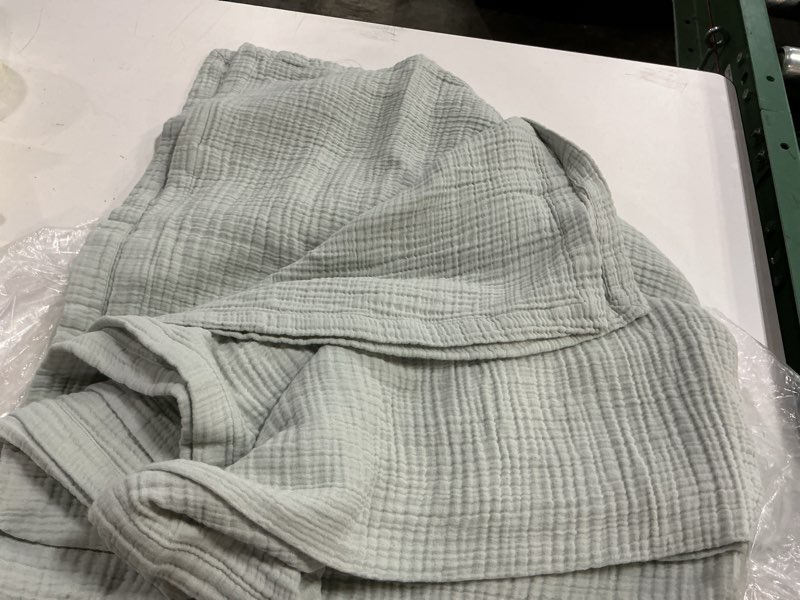 Condition photo showing Good Condition for quince organic cotton gauze blanket bed blanket queen