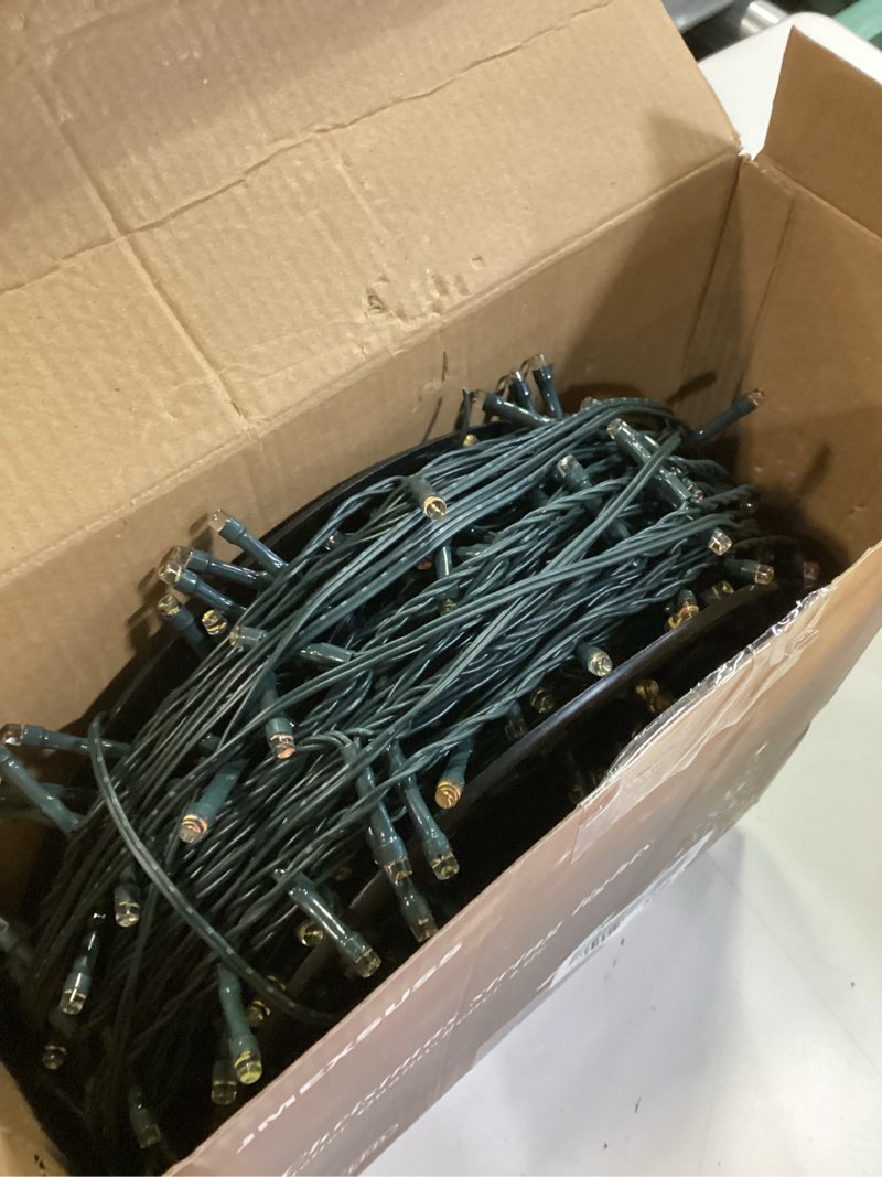 Condition photo showing Good Condition for JMEXSUSS 800 LED Christmas Lights Outdoor Indoor String Lights with 8 Modes Warm White Plug in for Patio Garden Tree Wedding Party Yard Spring Decoration Warm White 800 LED