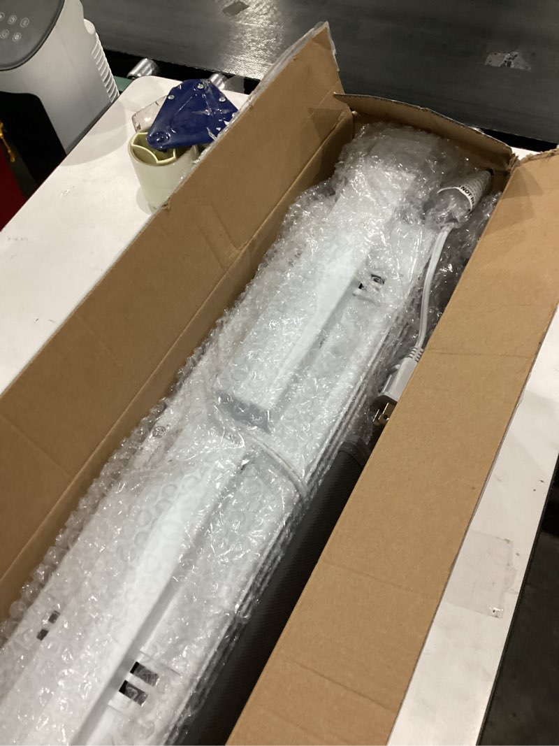 Condition photo showing Good Condition for Comfort Zone Twin Window Fan with Reversible Airflow Control, 9 inch, Auto-Locking Expanders, 2 Speed Fan, Dual Fan, Exhaust, Airflow 9.84 ft/sec, Ideal for Home, Kitchen, Bedroom & Office, CZ319WT White 9"