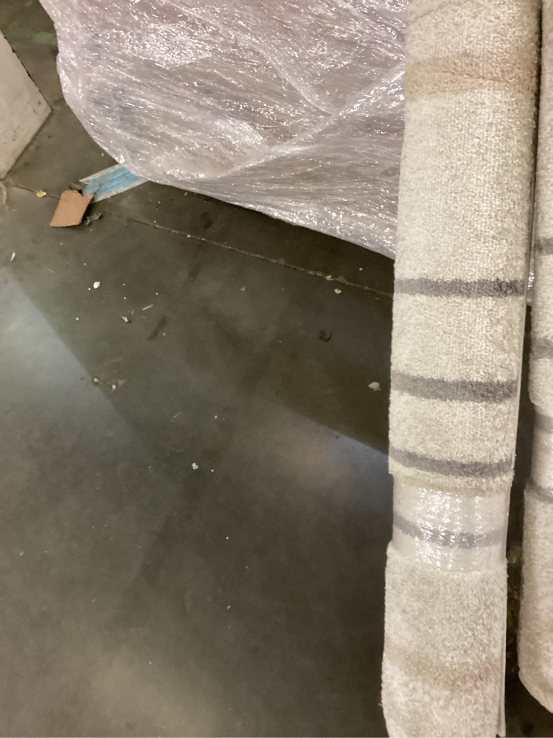 Condition photo showing New/Like New for Twist rug 5x7 bone/l grey