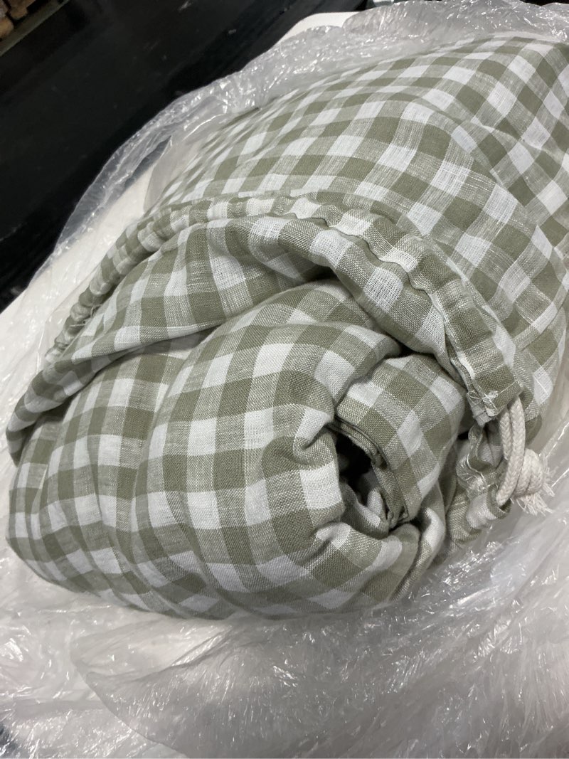 Condition photo showing Good Condition for european linen sheet set, king, willowleaf gingham