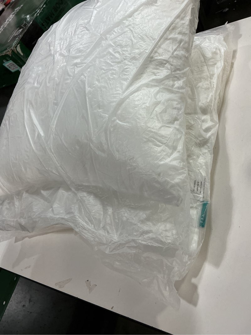 Condition photo showing New/Like New for Oubonun 22 x 22 Throw Pillow Inserts - Soft, Plush & Decorative Down Alternative Pillows for Couch Sofa Bed, Machine Washable - White, Pack of 2 2 22x22 Inch (Pack of 2)