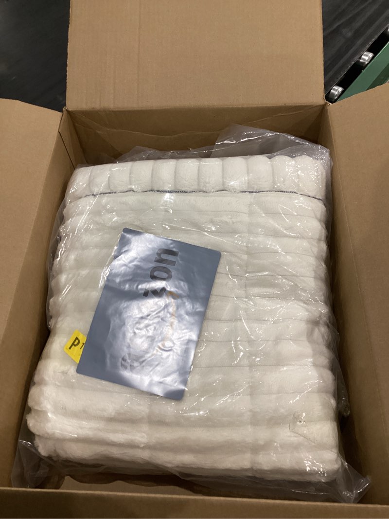 BEDELITE Fleece Throw Blanket for Couch - 300GSM Soft & Warm Fluffy Cream White Blanket, Decorative 