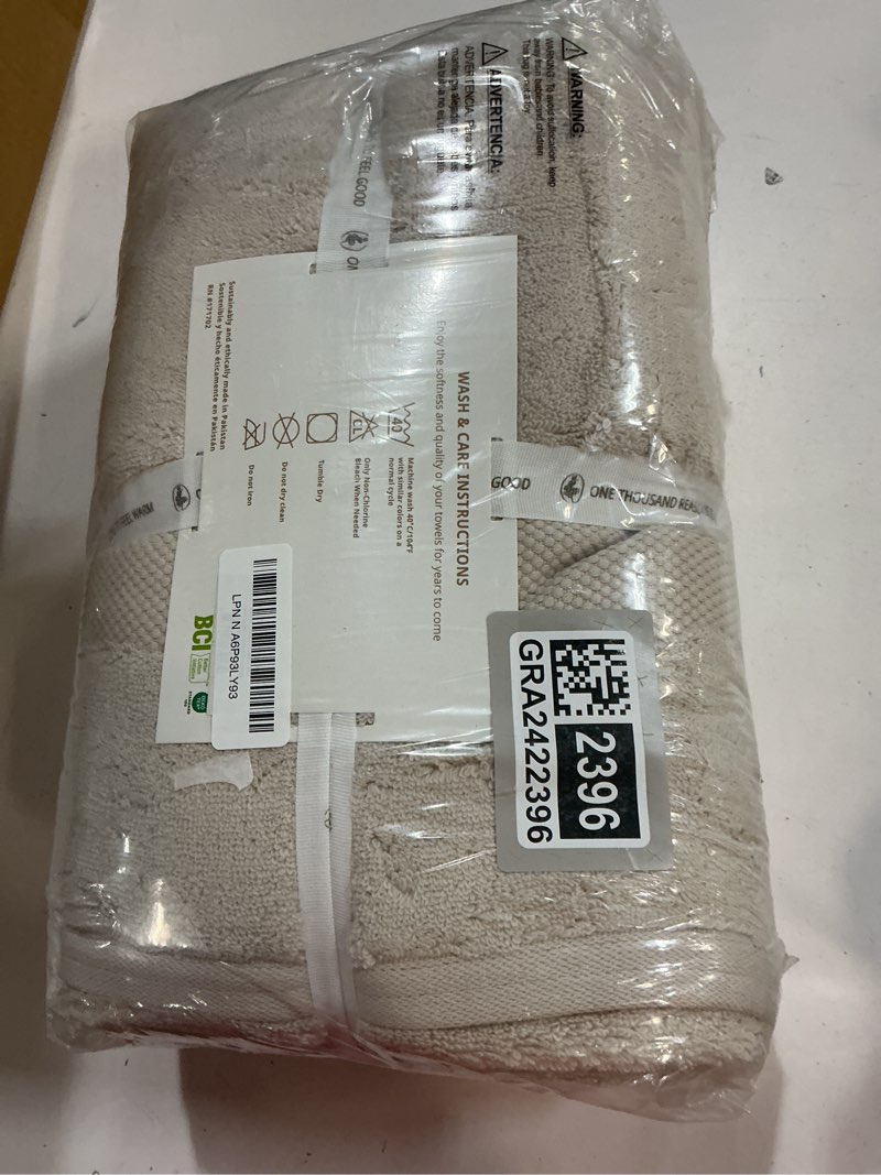 Condition photo showing New/Like New for Premium Staple Cotton Bathroom Towel Set - Beige 600 GSM 6-Piece Luxury Bath Towel Set 1 Stripe - 2 Bath Towels, 2 Hand Towels & 2 Washclothes Set - High Absorbent & Quick Dry for Gym, Spa, Hotel