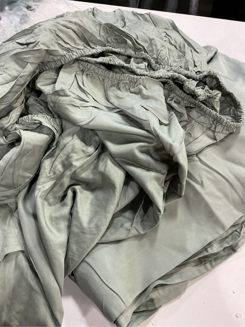 Condition photo showing Good Condition for quince, classic organic percale sheet set  full(4 pcs)