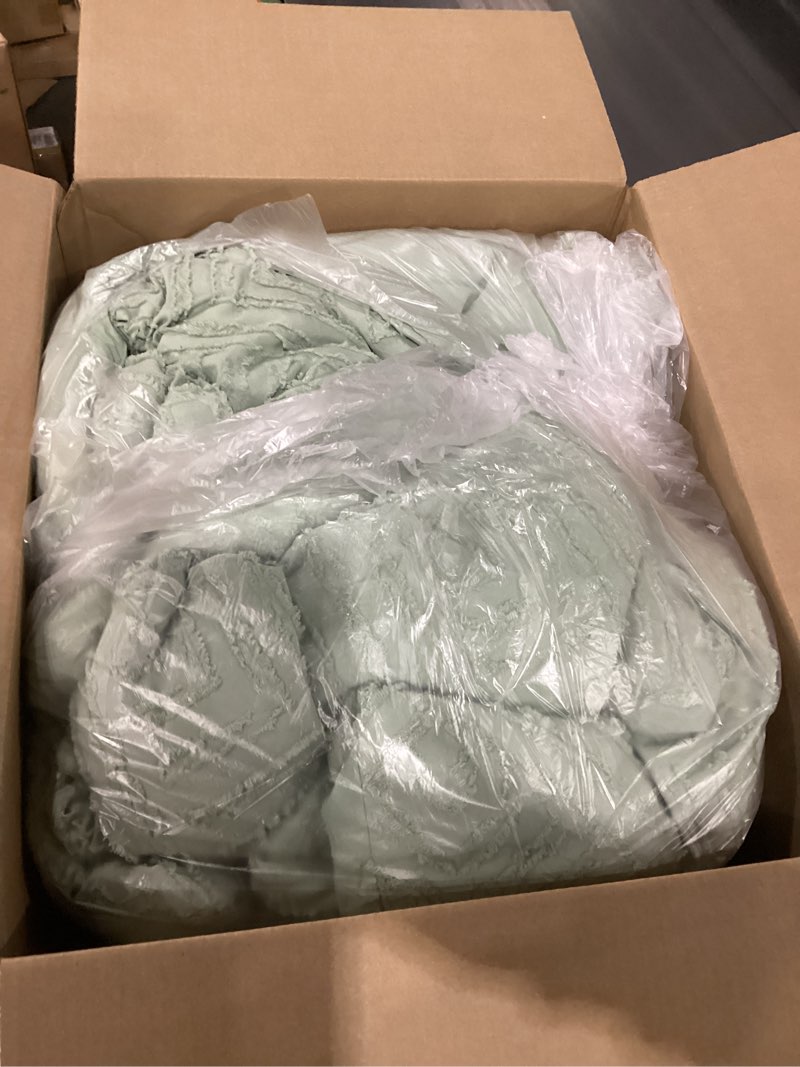 Condition photo showing As Is for Andency Sage Green Boho Queen Comforter Set, Lightweight and Fluffy Bedding Set for Queen Bed, 3 Pieces Tufted Farmhouse Design for All Seasons (90x90Inches, 1 Comforter and 2 Pillow Shams) 05 - Sage Green Queen (90"x90")