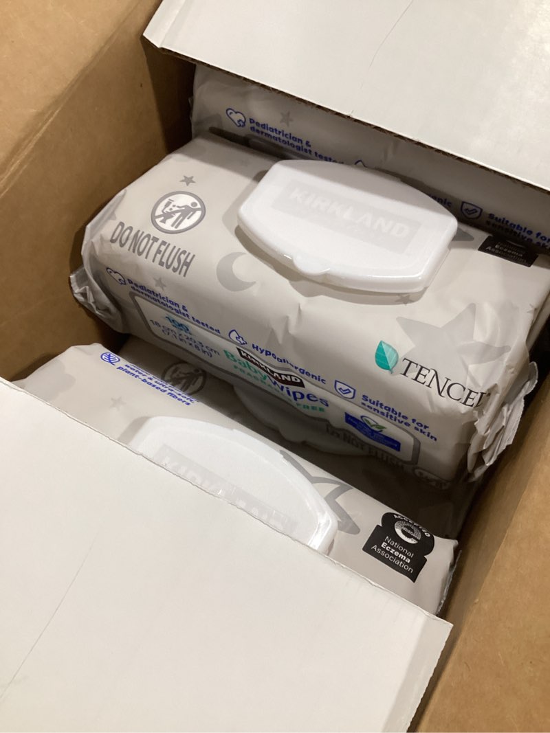 Condition photo showing Good Condition for Kirkland Signature Baby Wipes (900 Wipes)
