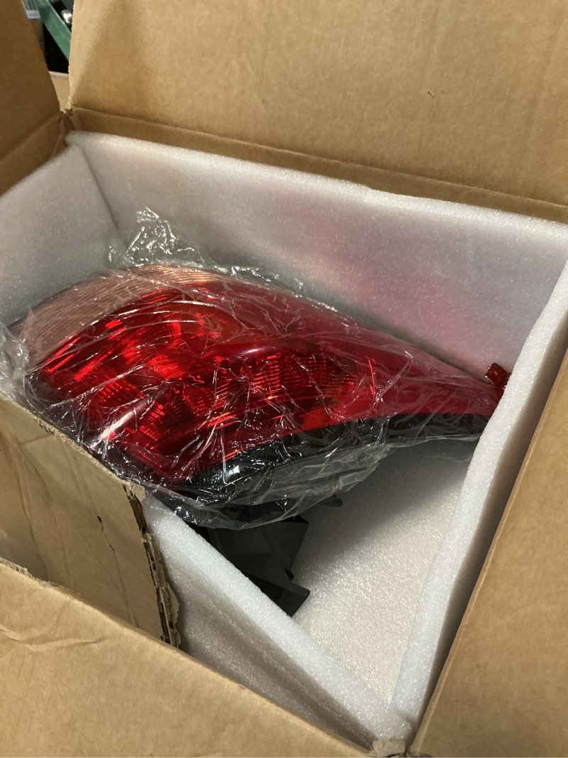 Condition photo showing Good Condition for driver side outer tail light red compatible with hrv hr-v 2016 2017 2018 rear tail lamp taillight ho2804109 33552t7sa01 (left)