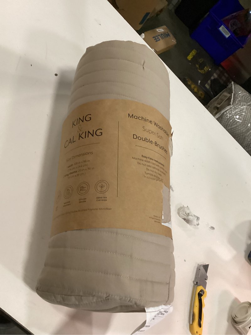 Condition photo showing Good Condition for ienjoy home premium ultra soft 3-piece king/cal king