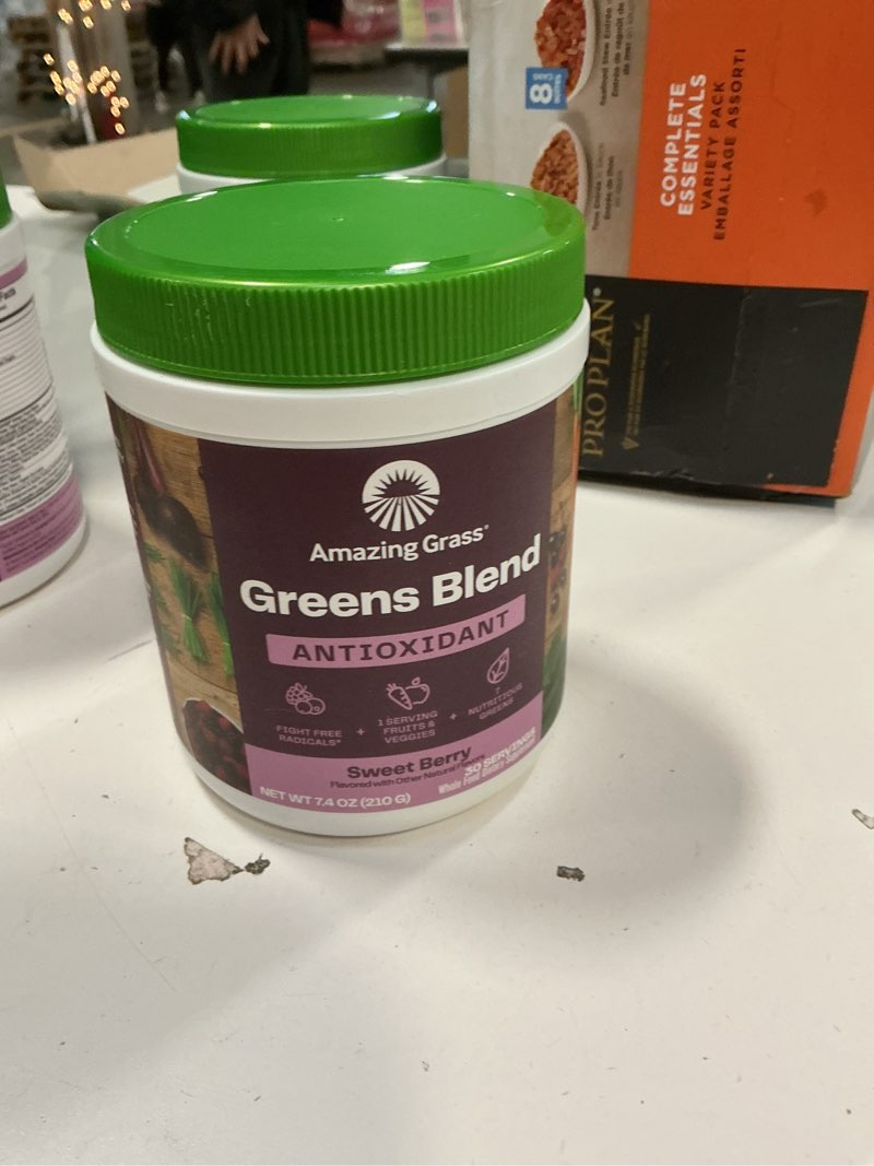Condition photo showing New/Like New for Amazing Grass Greens Blend Antioxidant: Super Greens Powder Smoothie Mix with Organic Spirulina, Beet Root Powder, Elderberry, Bilberry, Prebioitics & Probiotics, Sweet Berry, 30 Servings (Packaging May Vary) Antioxidant - Sweet Berry 30 Servings (Pack of 1)