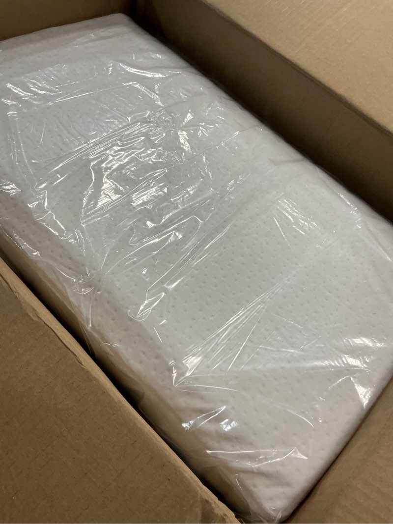 Condition photo showing Good Condition for sleep innovations memory foam contour pillow, queen size, head, neck, and shoulder alignment, side and back sleepers, medium support