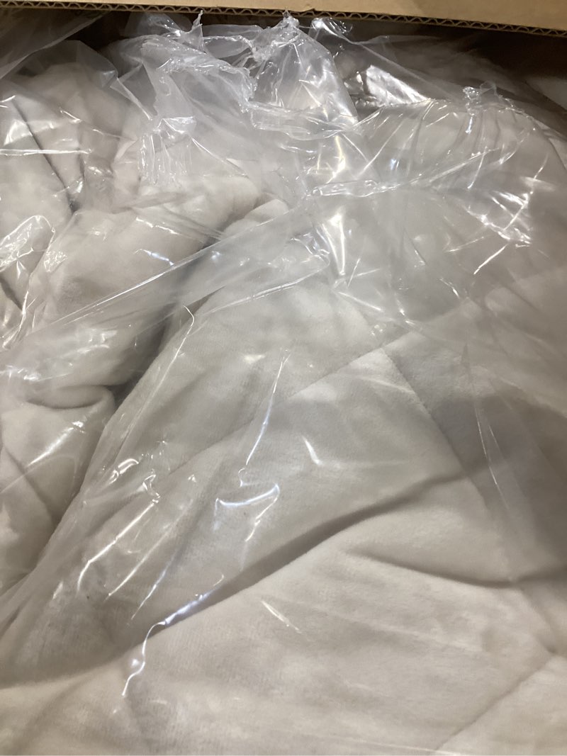 Condition photo showing Good Condition for evergrace luxury crushed velvet quilt set king size, diamond quilted lightweight velvet comforter, ultra soft oversized bedspread coverlet bedding set for all season, with 2 pillow shams, off white | luxe velvet, soft, opulent sheen, beautiful colors, oversized, oeko-tex certified king/cal.king (108" x 96") off white